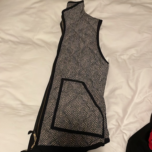 J Crew puffer vest - Picture 4 of 4